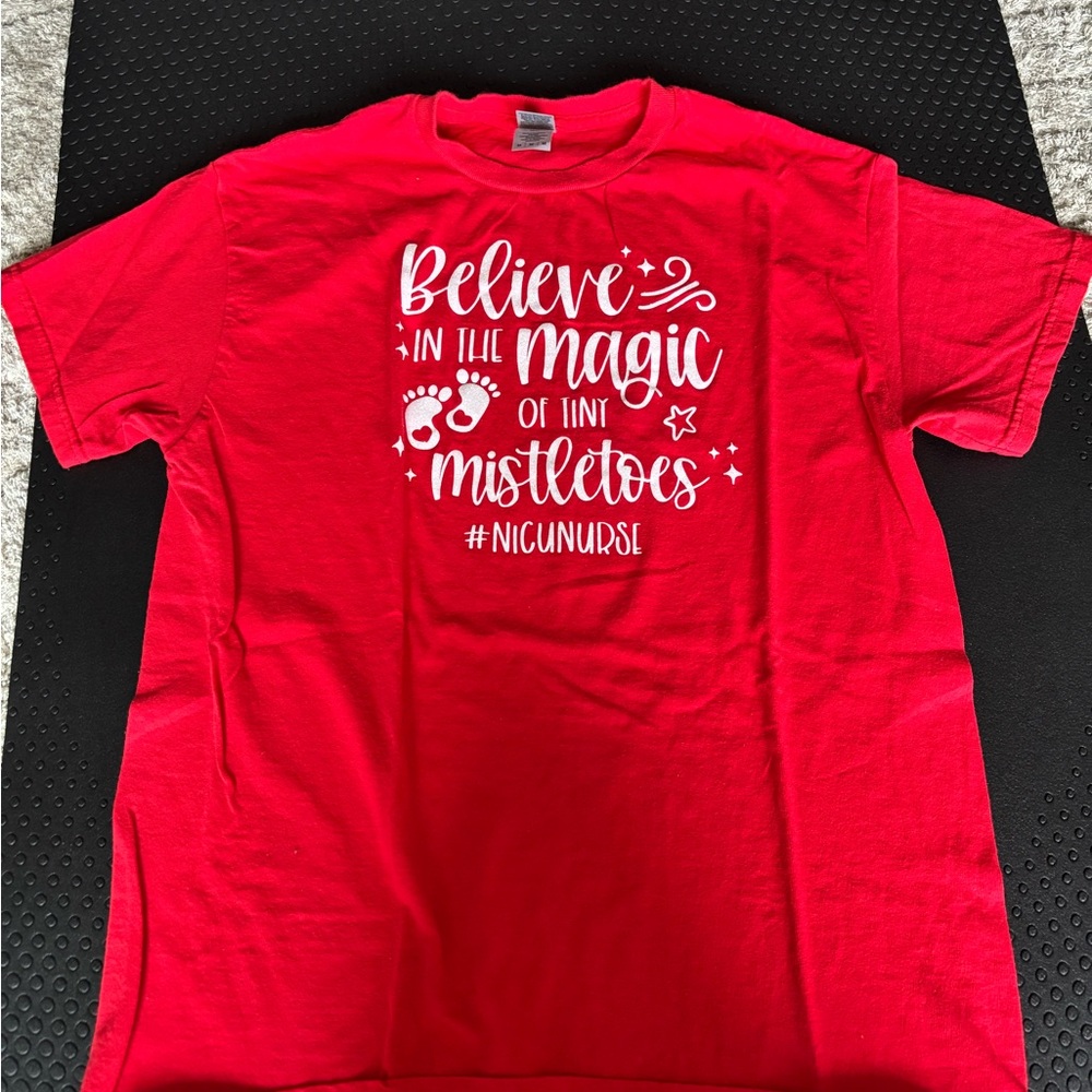 Gildan Red Short Sleeve Tee